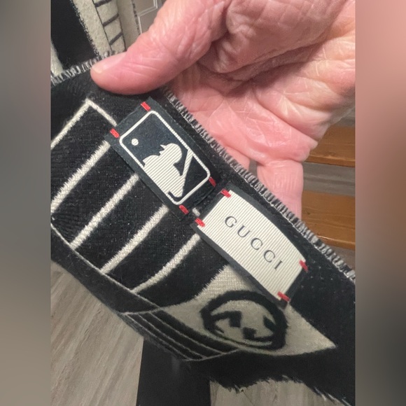 Gucci x New York Yankees collaboration wool scarf. - Picture 4 of 5